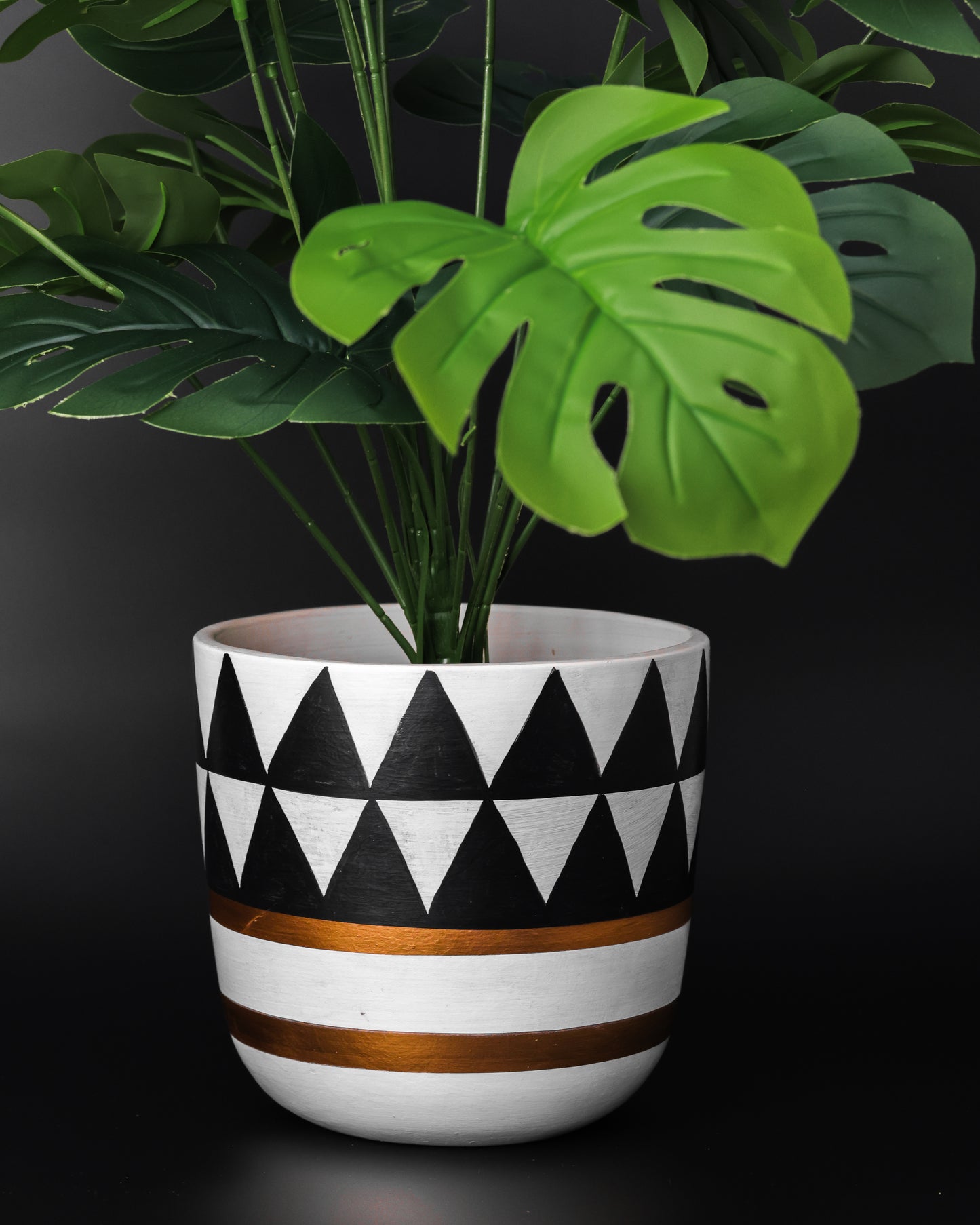 Black Triangle Pot