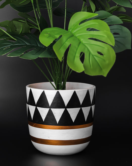 Black Triangle Pot