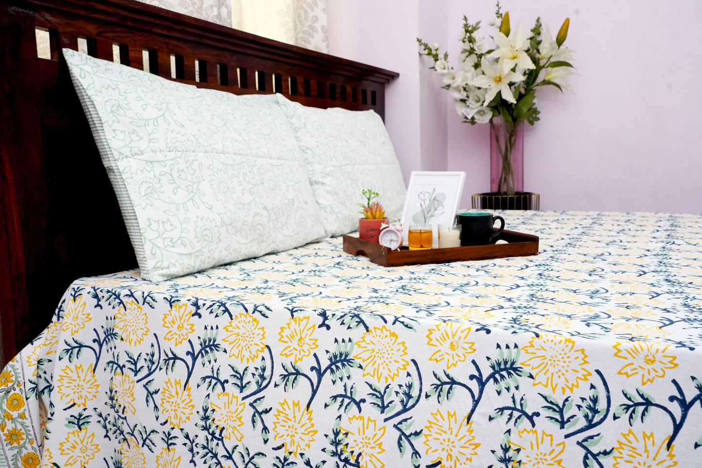 King Bedsheet Sketch Flowers (100x108 inches)